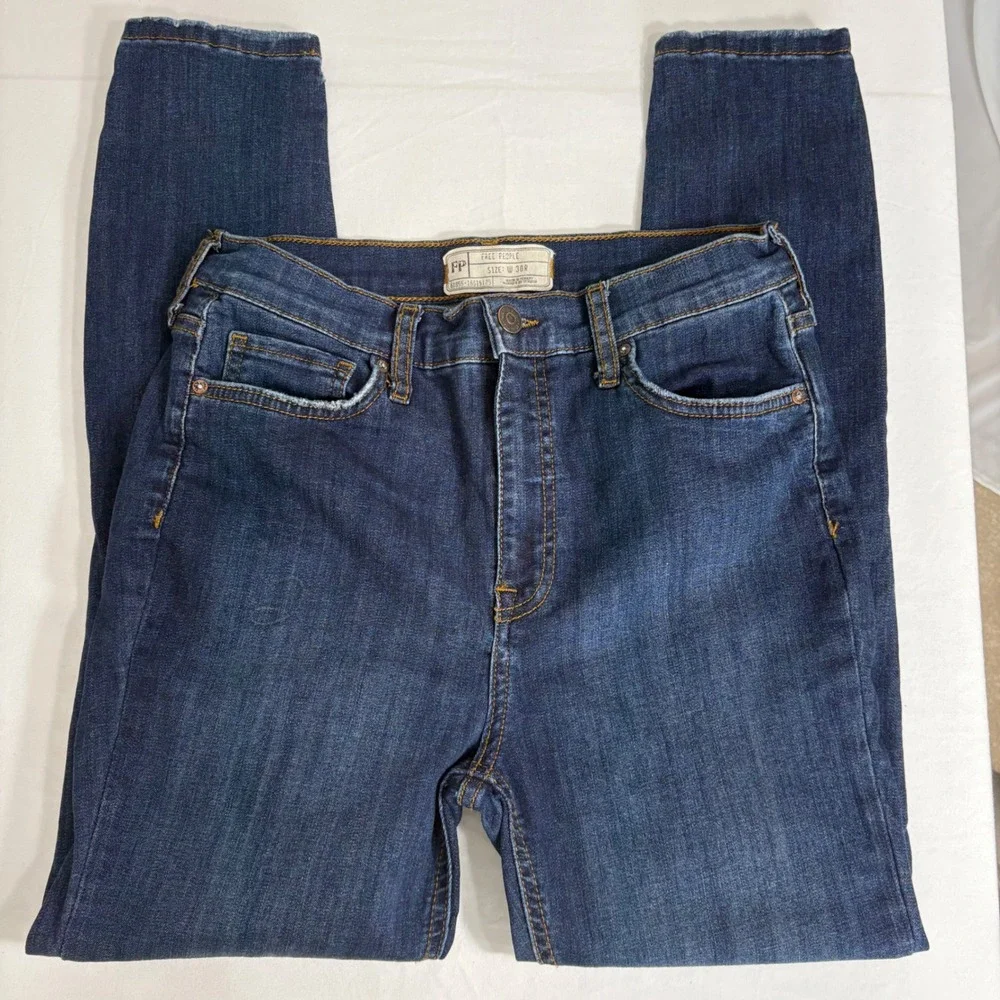 Free People Women's Distressed Ripped Knee Skinny Jeans Dark Wash Denim Size 30‎ - Picture 3 of 6